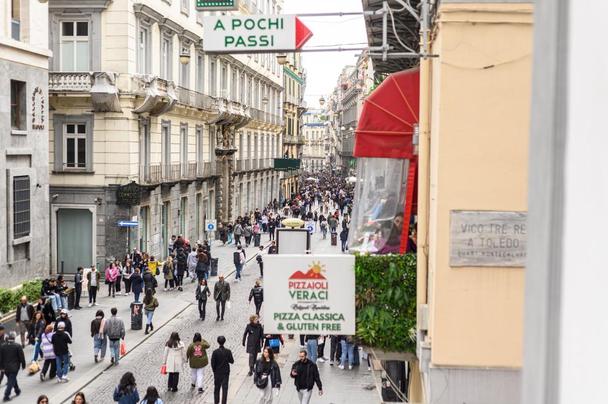 Dimora Joseph Via Toledo Hotel Naples Exterior photo